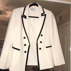 White & black fitted blazer